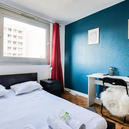 Dominos - La Defense Family 10p Apartment *